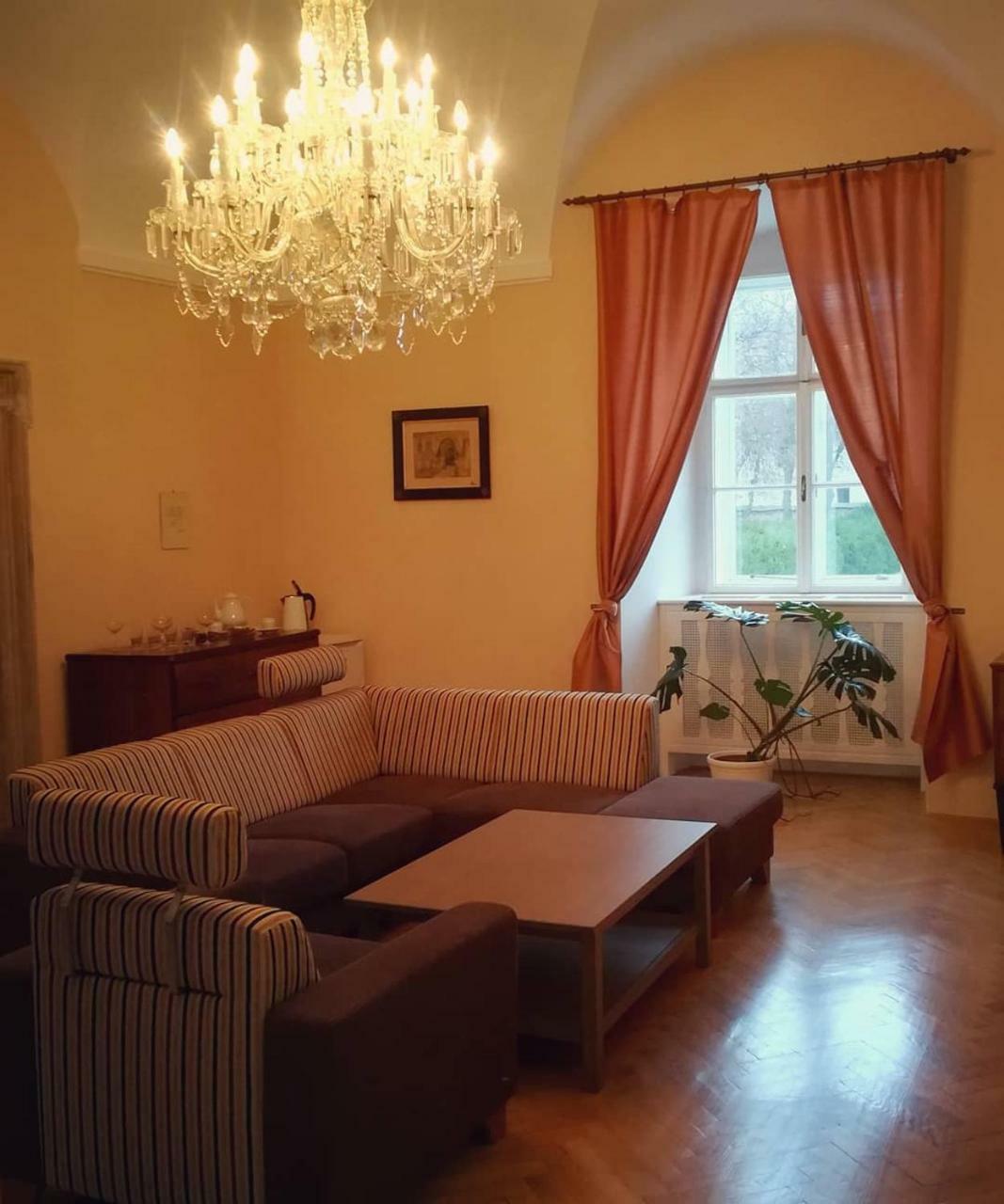 Zámek Nové Město nad Metují Nove Mesto nad Metuji Exterior foto